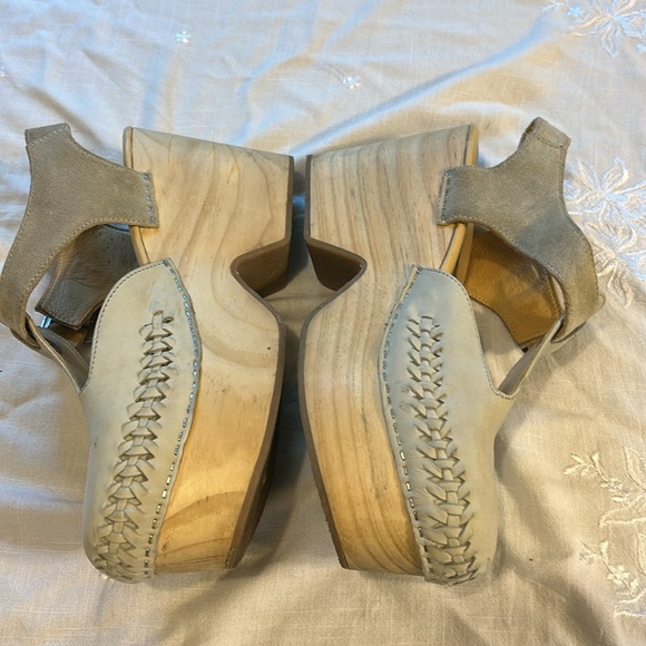 FREE PEOPLE Emmer wooden platform clog - Picture 2 of 8